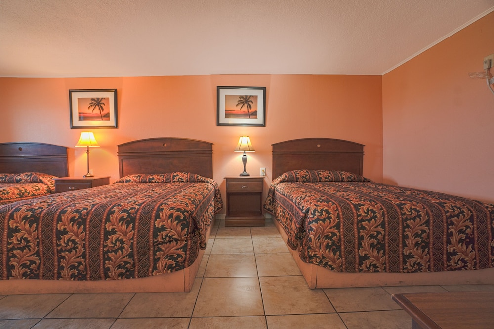 Room, Multiple Beds - Photo 7