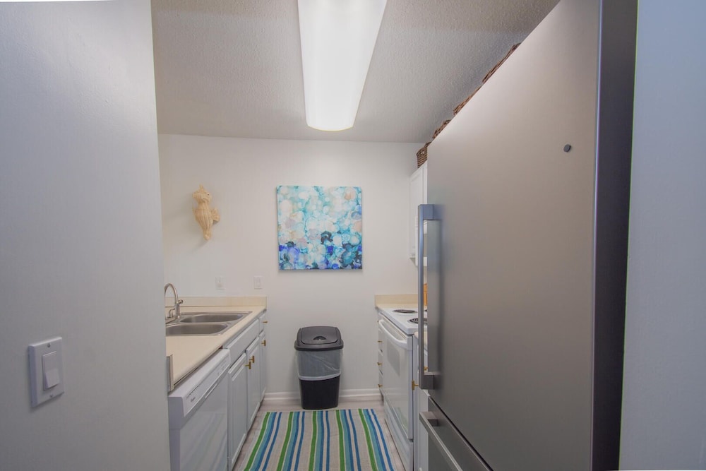 Condo, 1 King Bed with Sofa bed, Kitchen photo 3