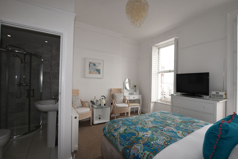 Deluxe Double Room, Ensuite, Sea View (& Balcony)