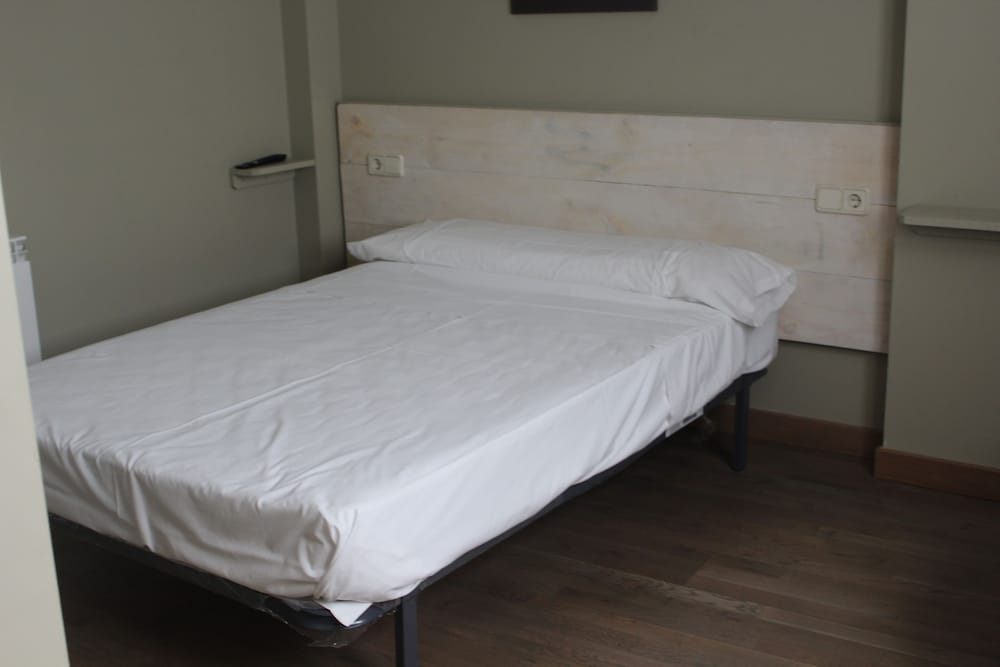 Single Room, Shared Bathroom photo 2