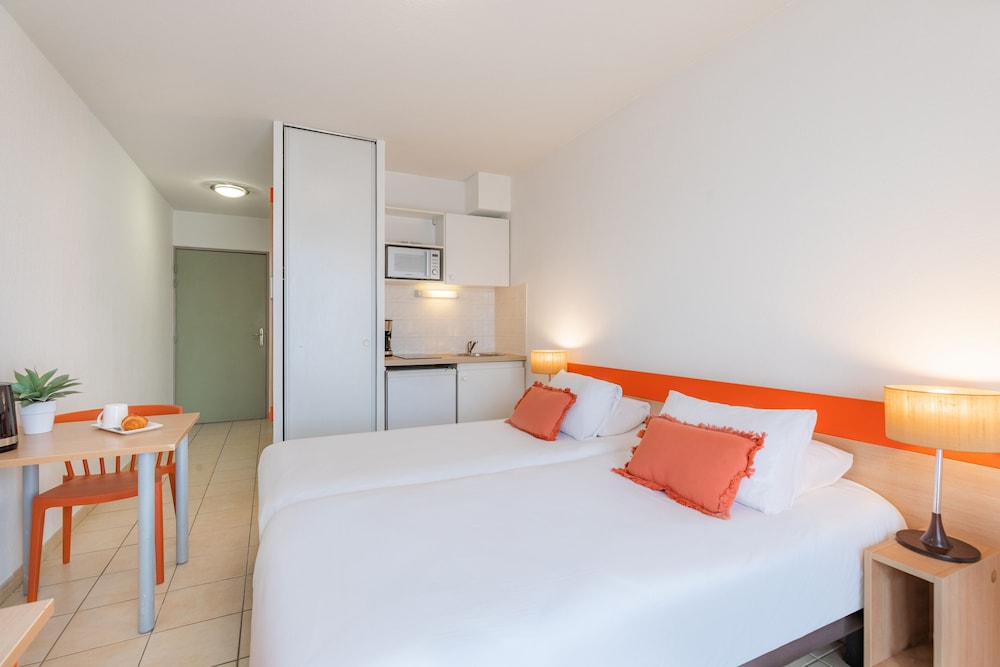 Standard Studio, 2 Twin Beds - Photo 3