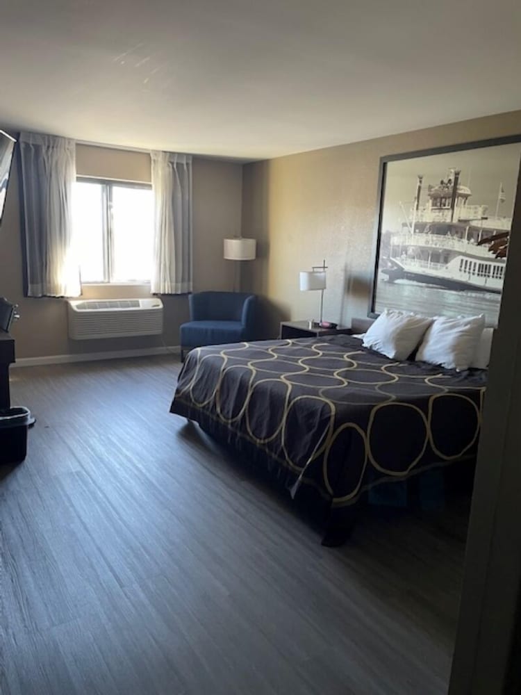 Studio Suite, 1 King Bed, Non Smoking - Photo 1