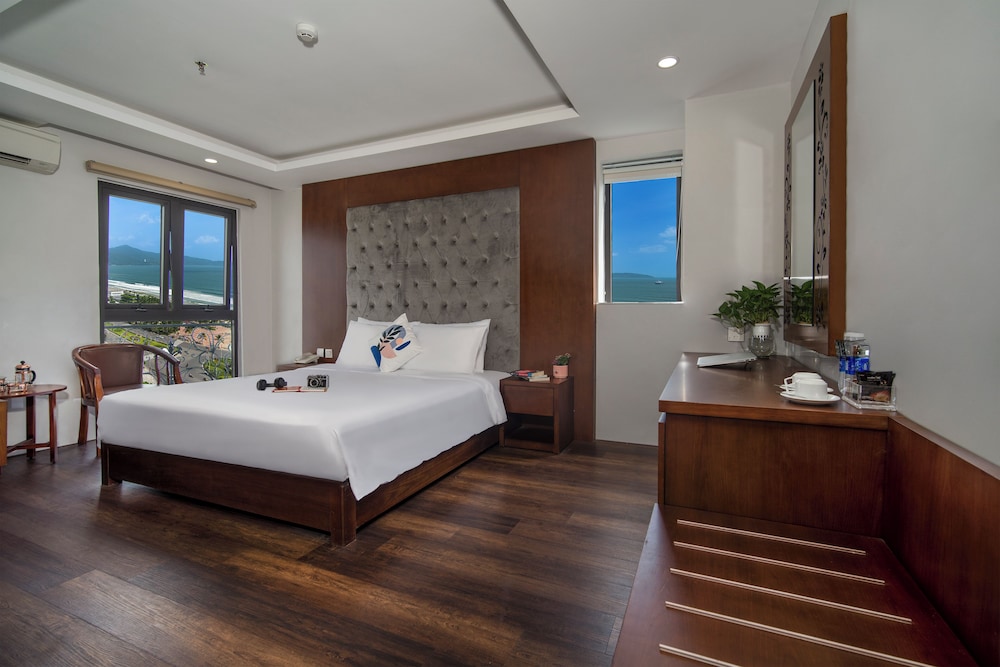 Premier Room, 1 Queen Bed, Ensuite, Beachfront