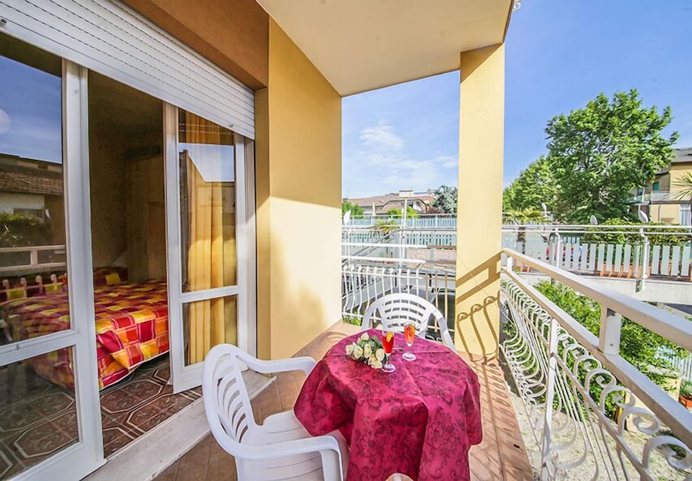 Superior Room, Pool View, Annex Building photo 3