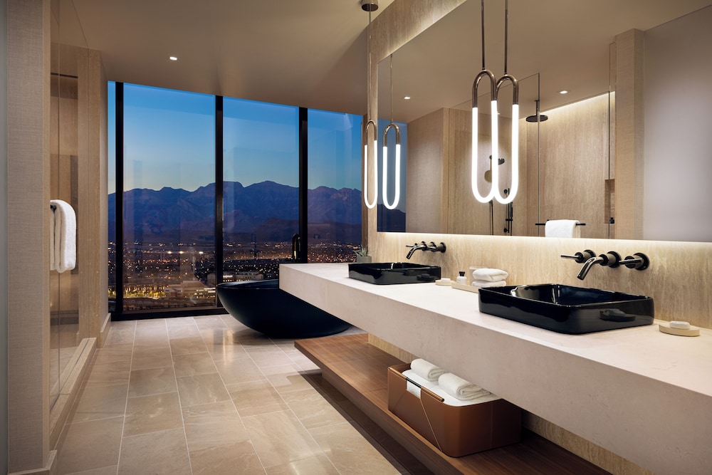 Executive King Suite - Mountain View