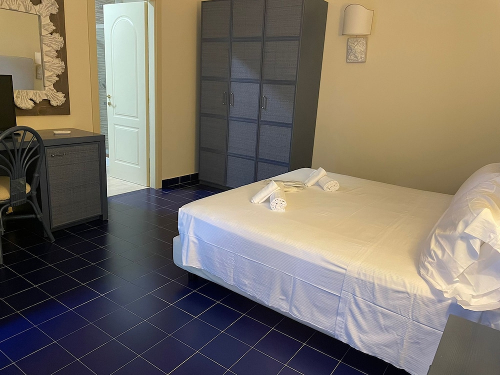 Standard Triple Room (Mergoli)