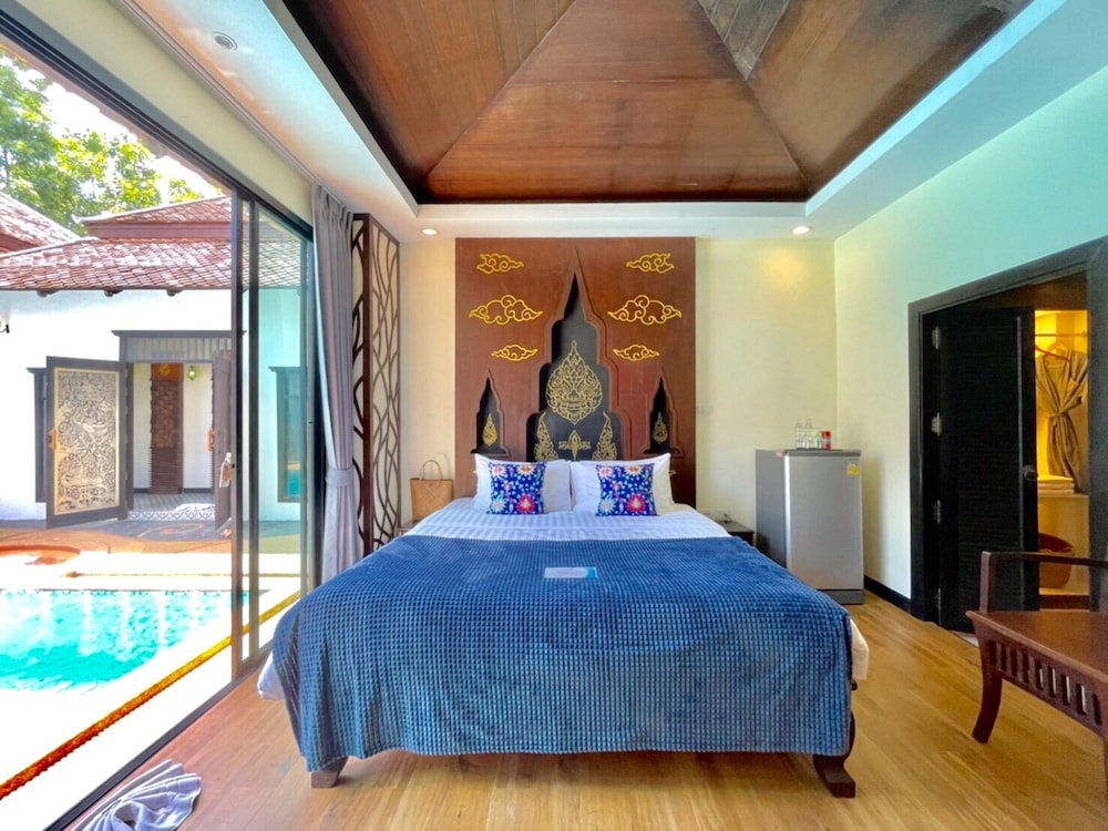 Deluxe Room, 1 Bedroom, Pool View