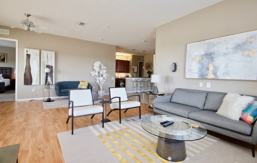 Premium Lakeview Penthouse (12404)