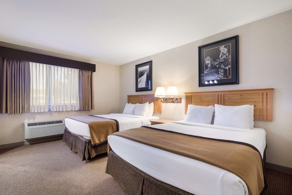 Suite, 2 Queen Beds, Non Smoking, Kitchenette (Separate Living Room;with Sofabed) photo 2