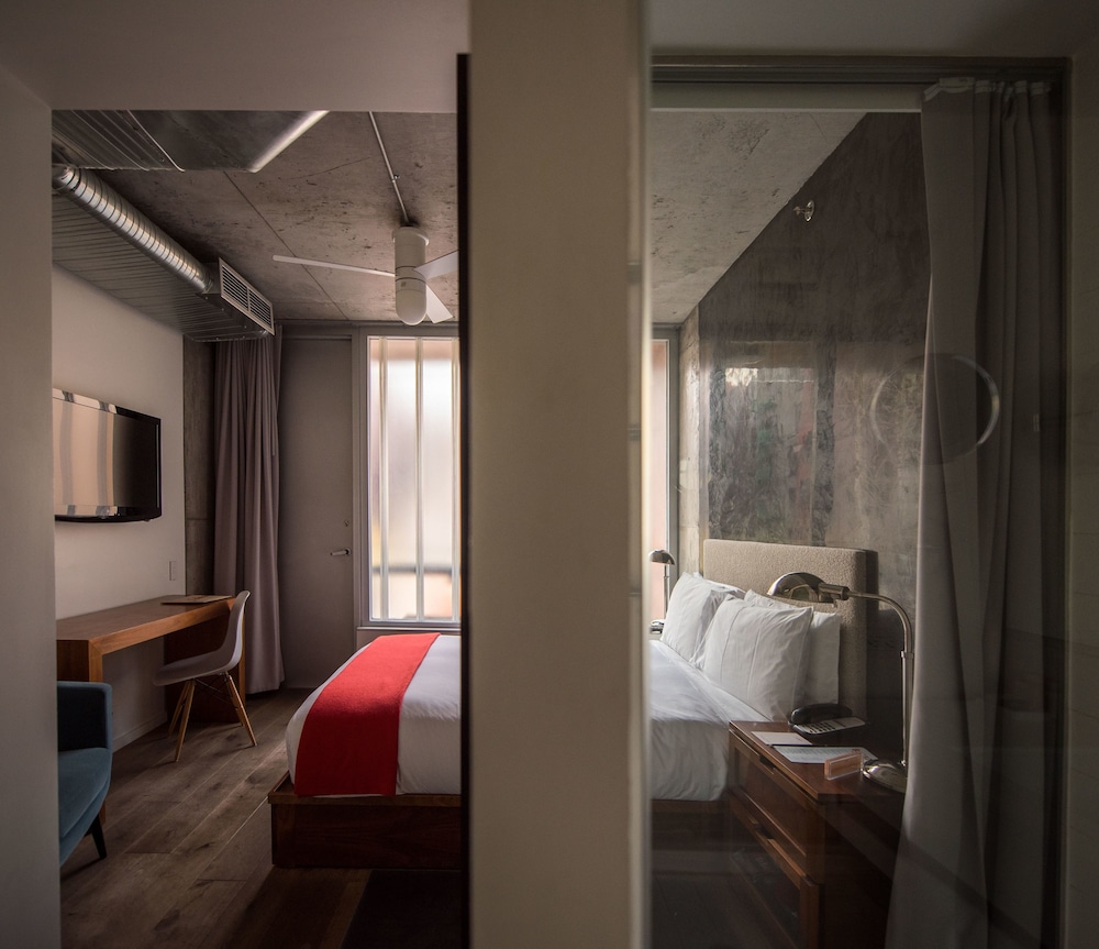 Superior Queen Room with Balcony