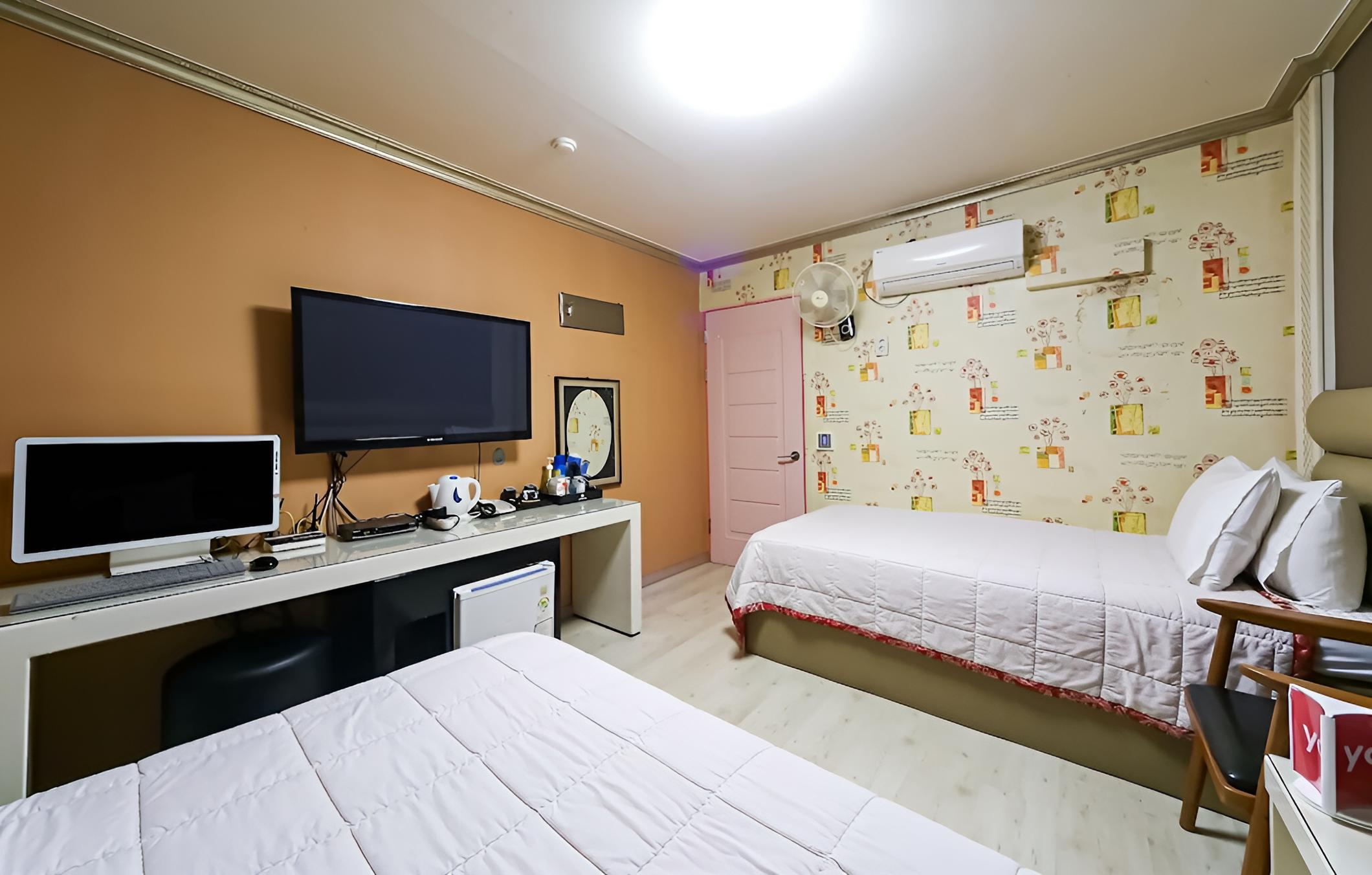 Room (Twin) photo 3