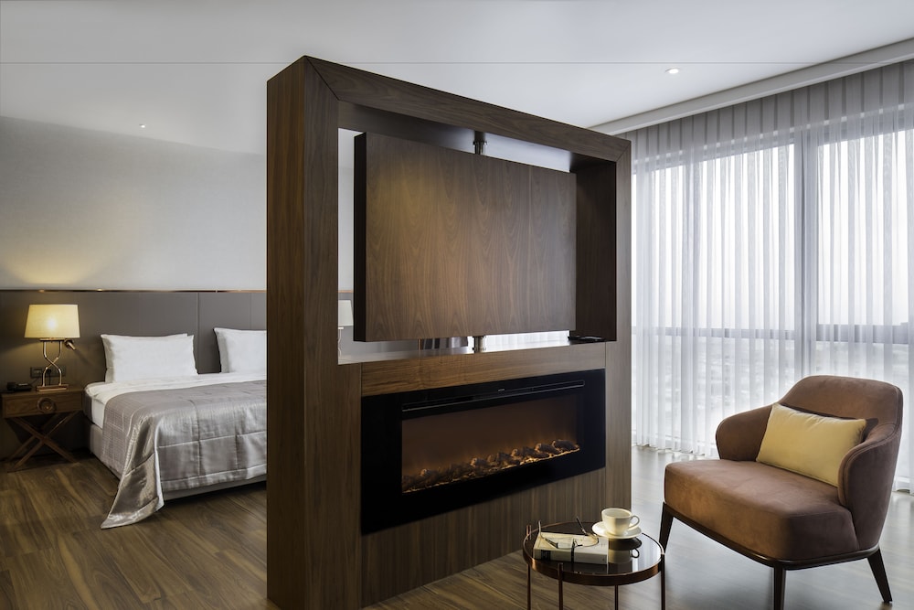 Junior Suite, 1 King Bed (Golden Horn View), photo 6