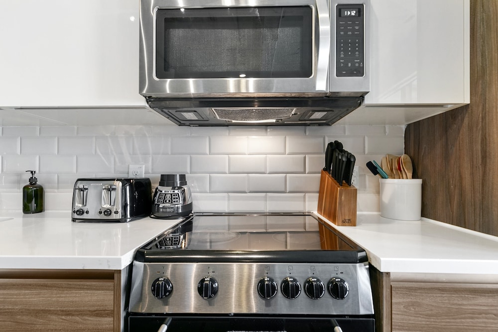 Signature Loft, 3 Bedrooms, 2 Bathrooms, City View - Photo 15