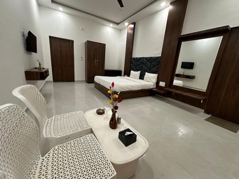 Deluxe Double Room, Balcony, Garden View