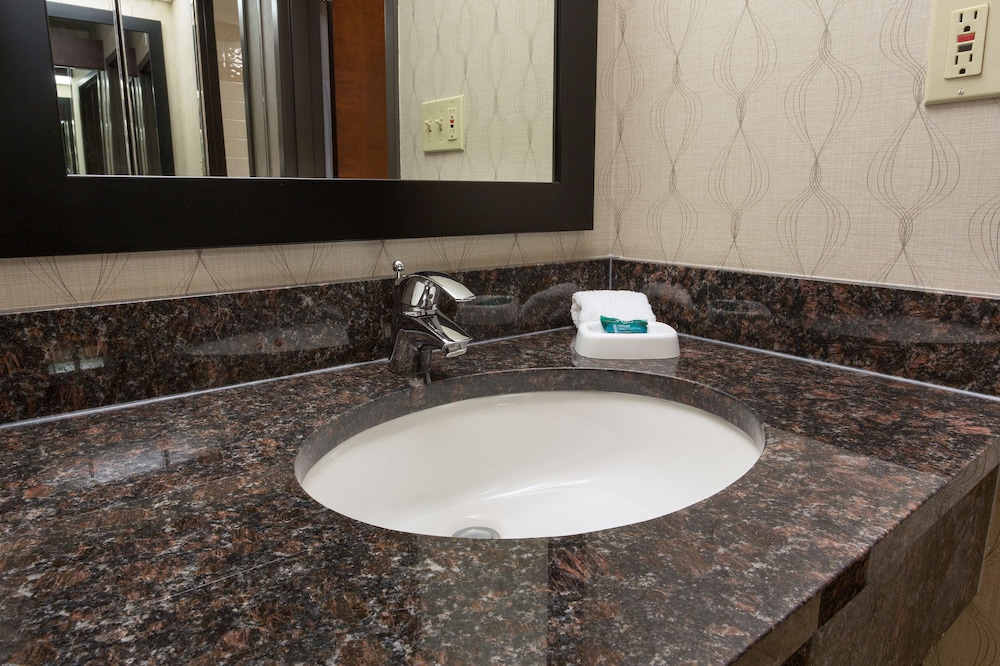 Suite, 1 King Bed with Sofa bed, Refrigerator & Microwave (2 Rooms) - Photo 10