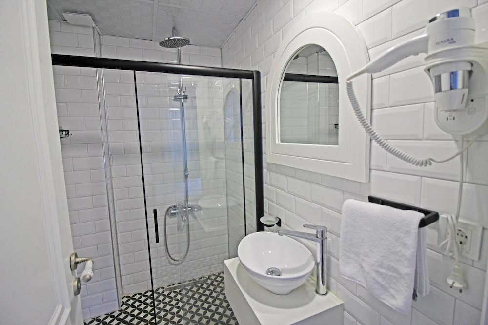 Economy Twin Room photo 2
