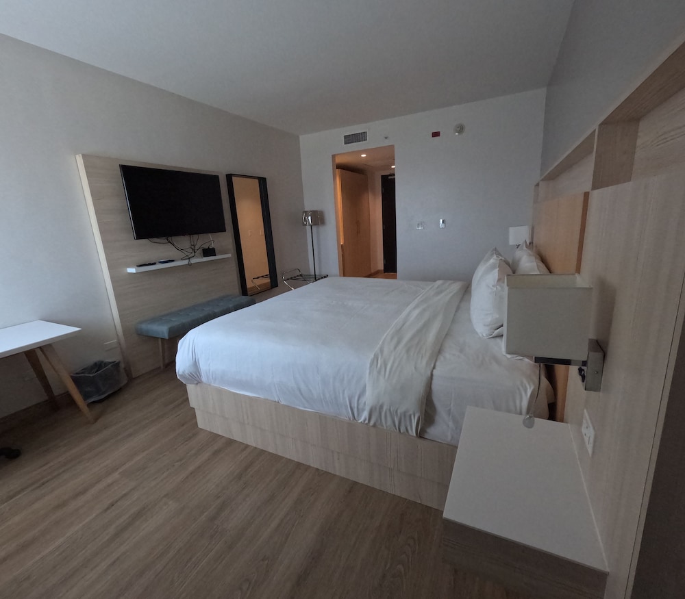 Executive Room, 1 King Bed, Non Smoking photo 2
