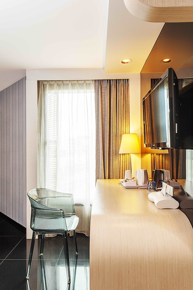 Superior Room, 1 King Bed - Photo 3