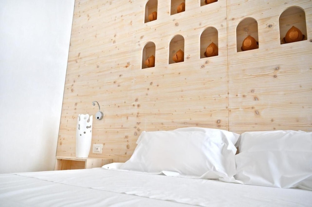 Comfort Double Room, 1 King Bed, Private Bathroom, Garden View - Photo 4