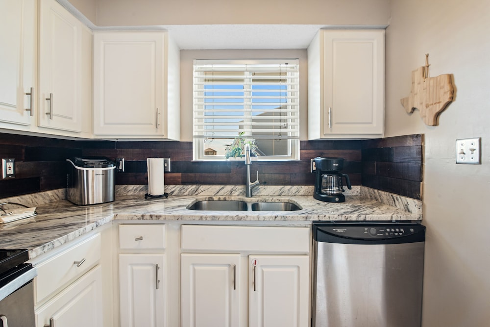 Signature Condo, 2 Bedrooms, Balcony, Beach View photo 2