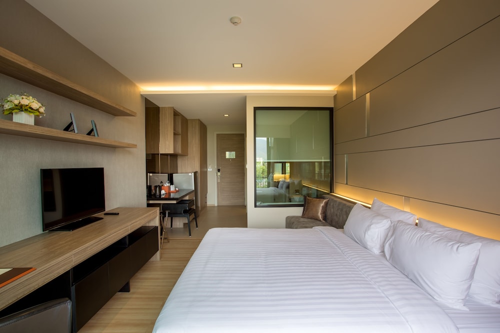 Deluxe Double or Twin Room, City View photo 2