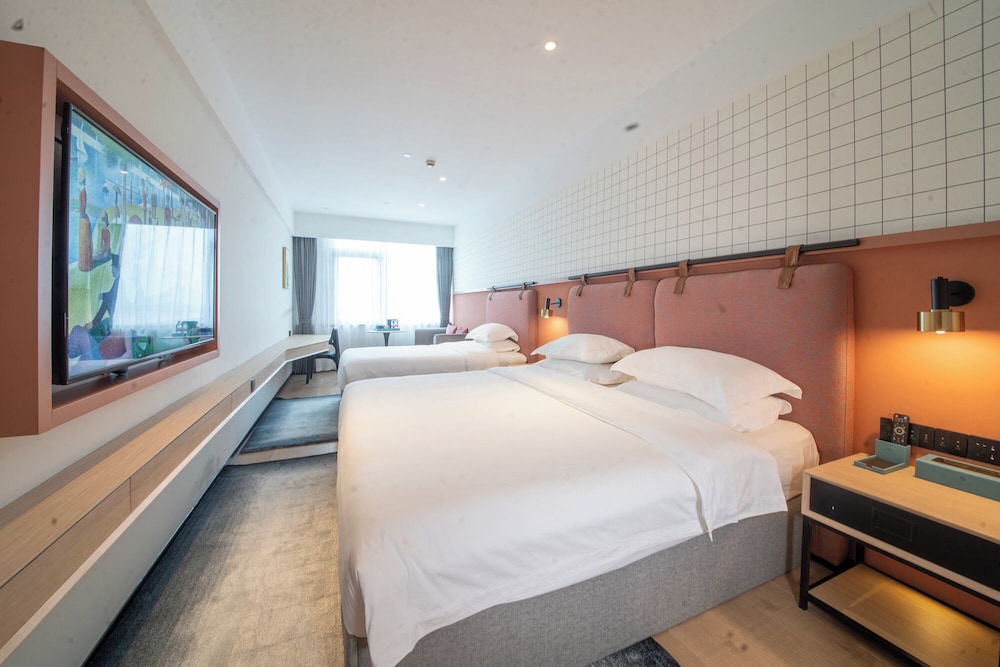Family Triple Room, City View