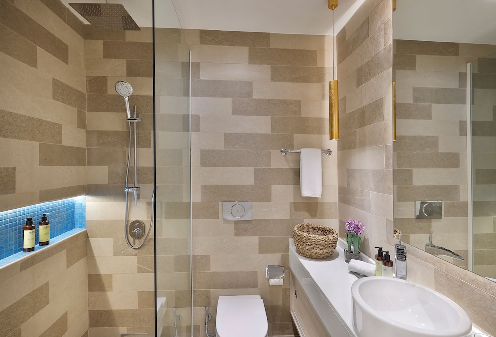 1 Bedroom Apartment with Balcony, Beach & Rooftop Infinity Pool Access, Shuttle to Mall Of Emirates photo 2