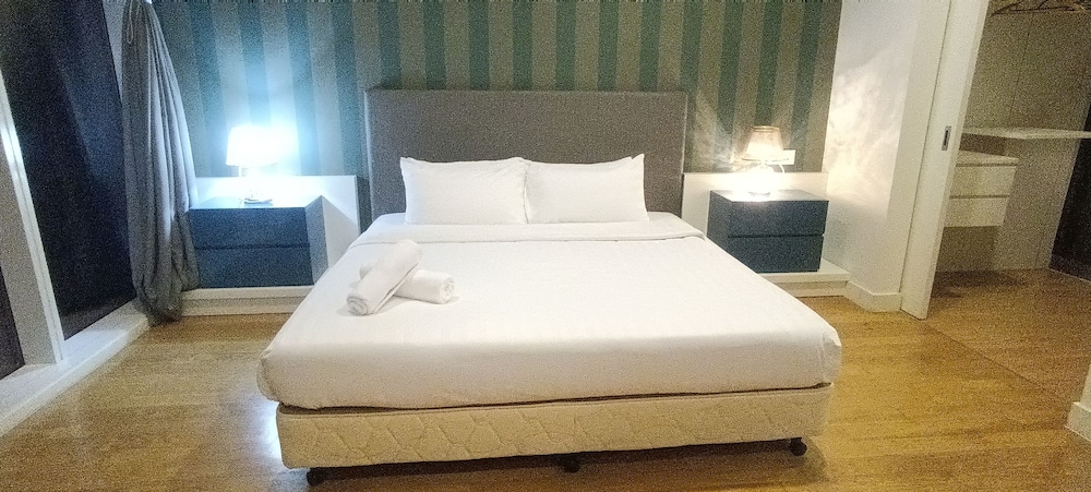 Deluxe Apartment, City View