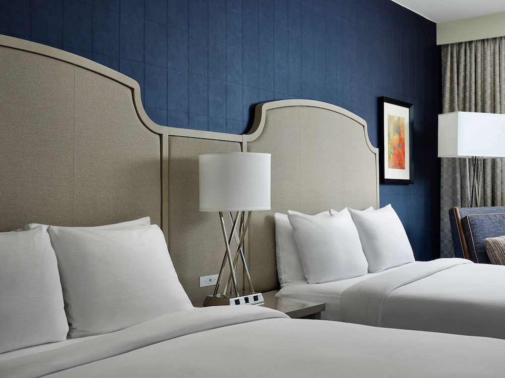Room, 2 Queen Beds, Accessible (Mobility & Hearing, Roll-in Shower) - Photo 1