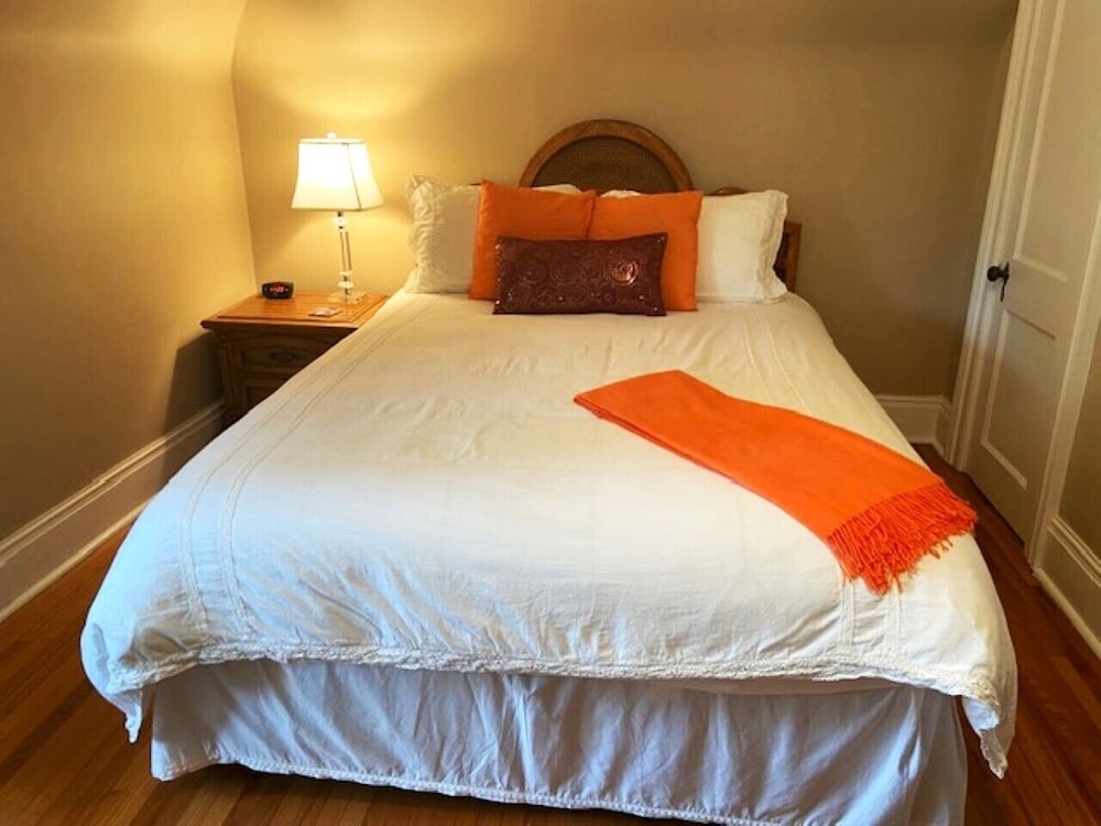 Deluxe Room, 1 Queen Bed