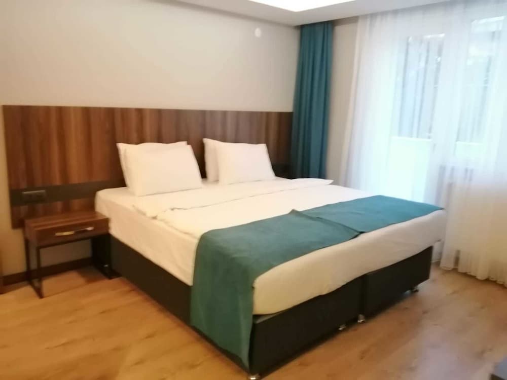 Suite - Photo 1