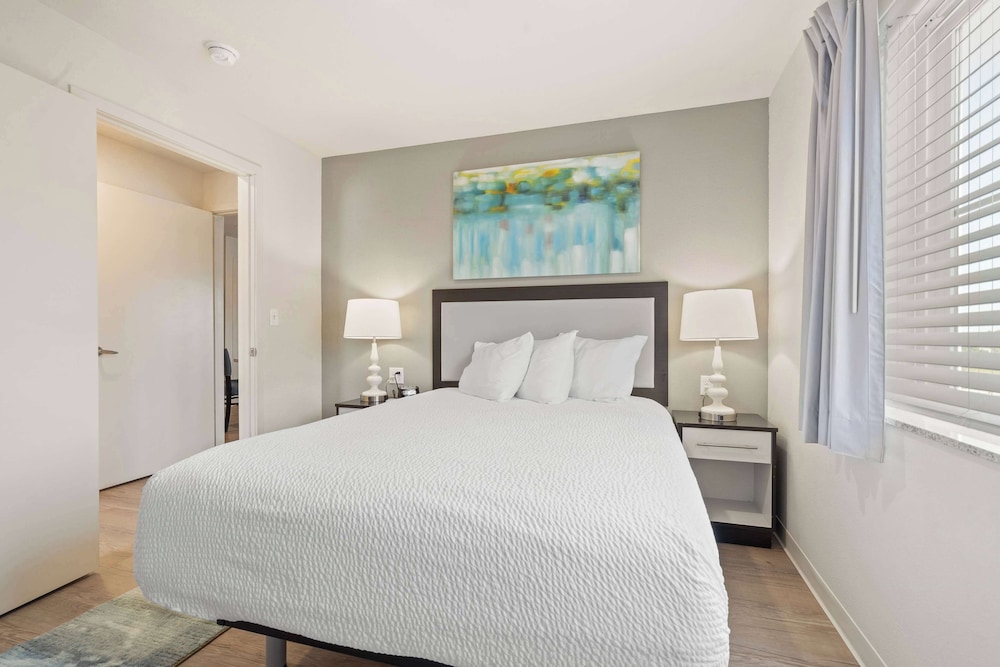Suite, 3 Bedrooms, Accessible (Hearing) - Photo 7