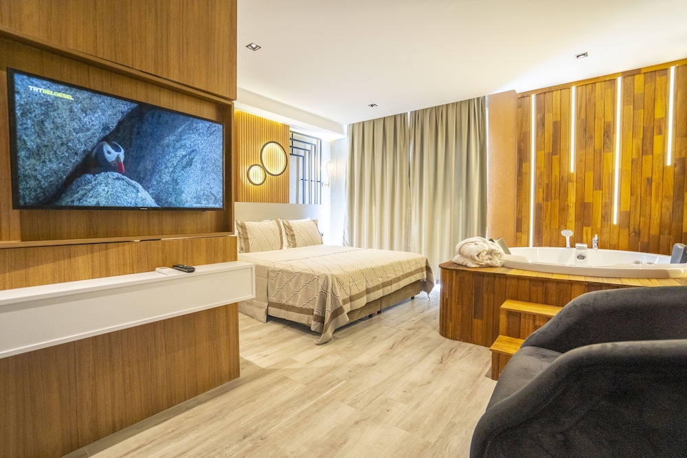 Elegance Deluxe with Jacuzzi