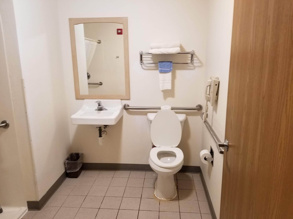 Comfort Room, 1 King Bed, Accessible, Non Smoking photo 3