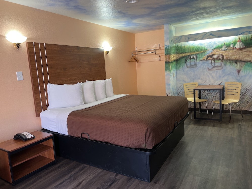 Single King Bed With Hot Tub