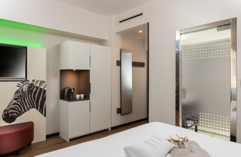 Double Room (Down To Earth)