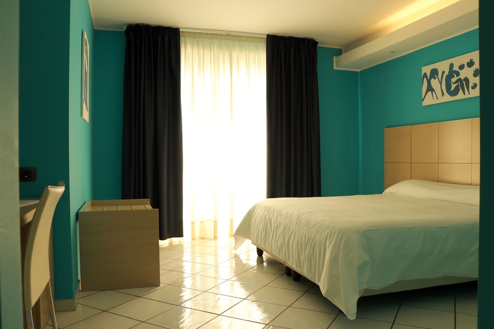 Superior Triple Room, Sea View - Photo 3