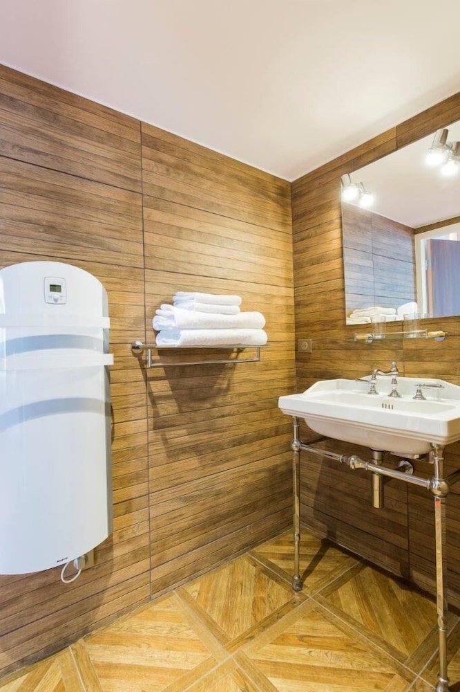 Deluxe Double Room, 1 King Bed photo 3