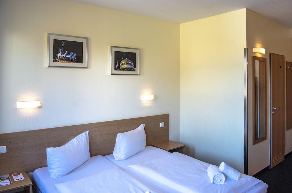 Quadruple Room - Photo 16