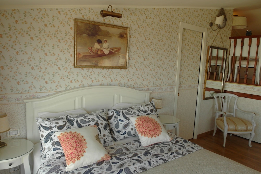 Suite, Non Smoking, Lake View photo 2
