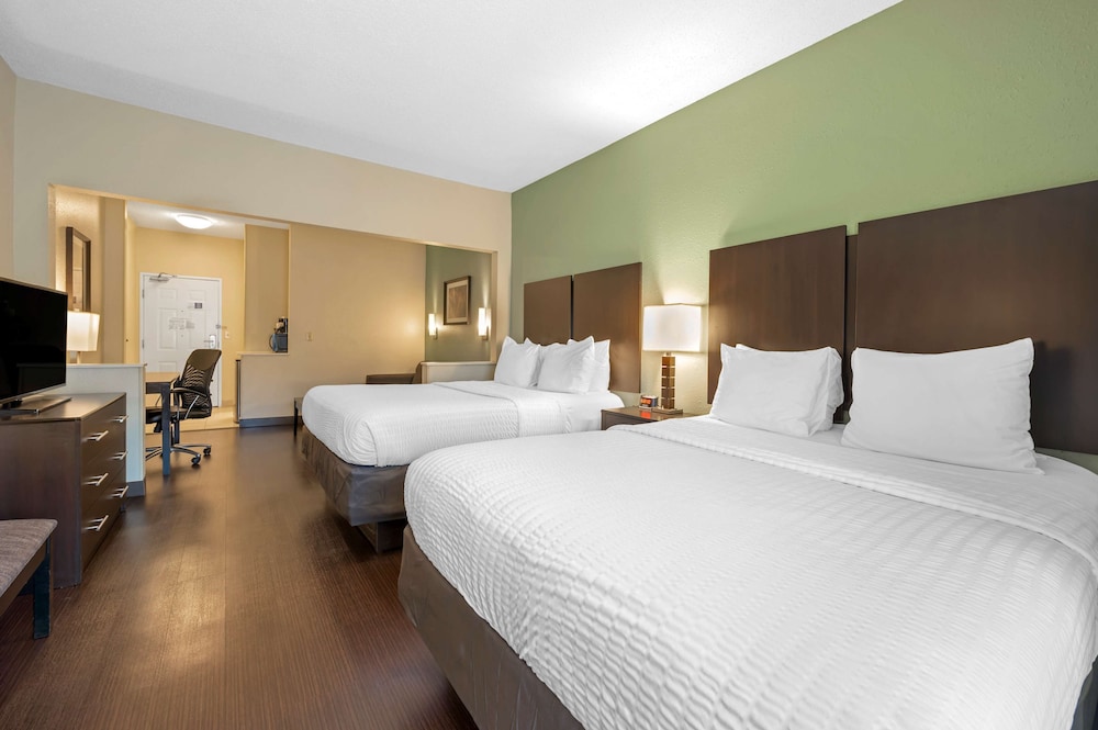 Suite, 2 Queen Beds, Non Smoking, Refrigerator & Microwave (with Sofabed) - Photo 3