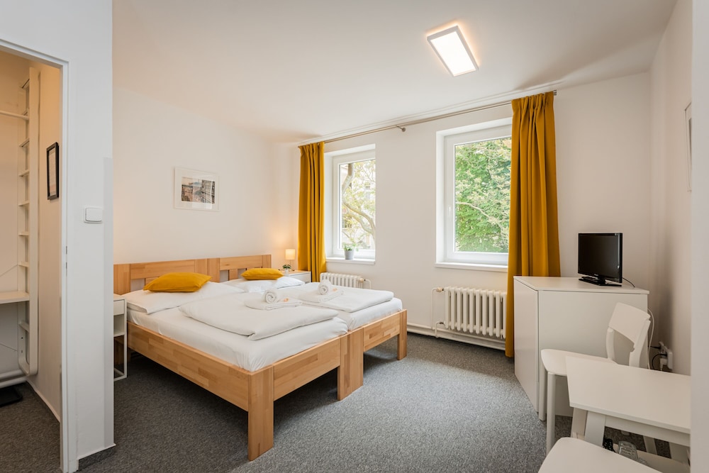 Basic Double or Twin Room, 1 Bedroom, Refrigerator, Courtyard View
