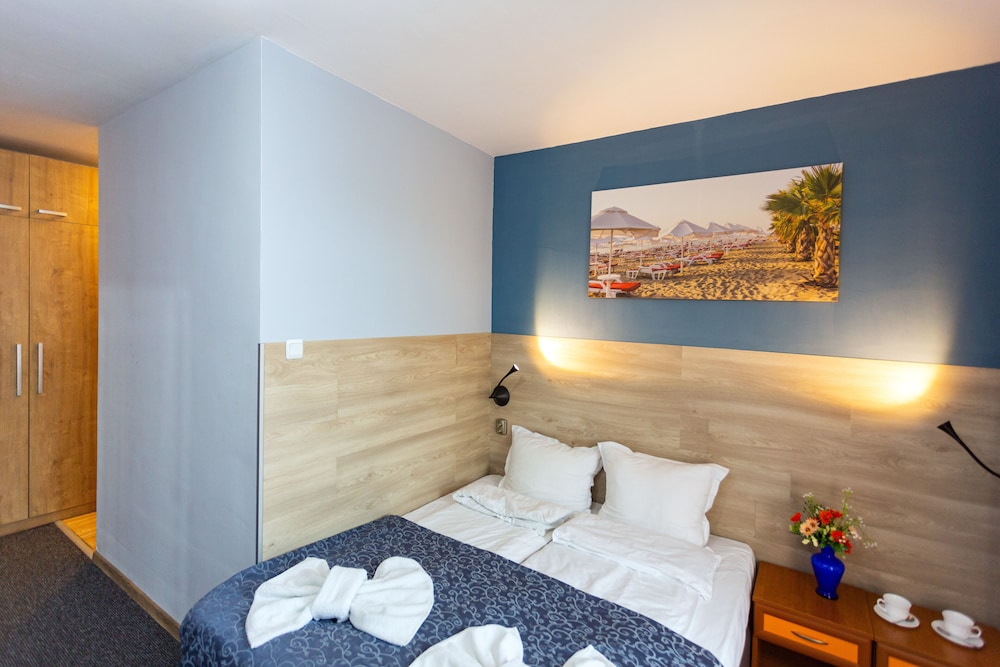 Standard Double Room (with extra bed) photo 2
