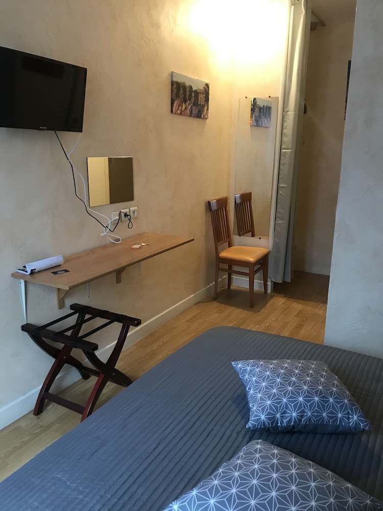 Double Room - Photo 5