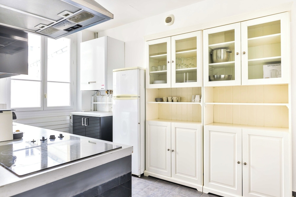 Apartment photo 2