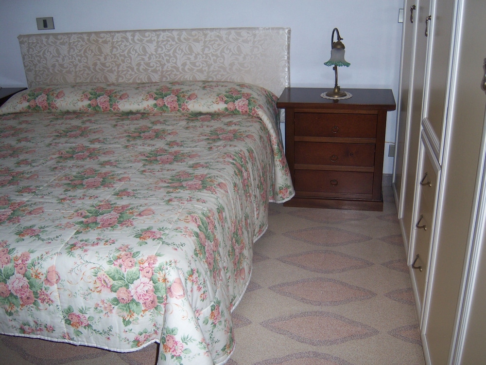 Standard Suite, Private Bathroom