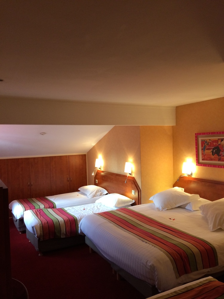 Standard Room, Multiple Beds - Photo 2