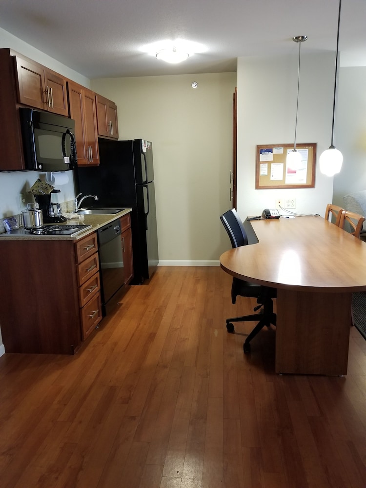 Suite, 1 Bedroom, Accessible Bathtub (1 King, Comm, Mobil Tub) - Photo 4