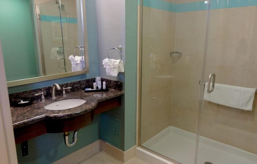 Deluxe Room, 1 King Bed photo 2