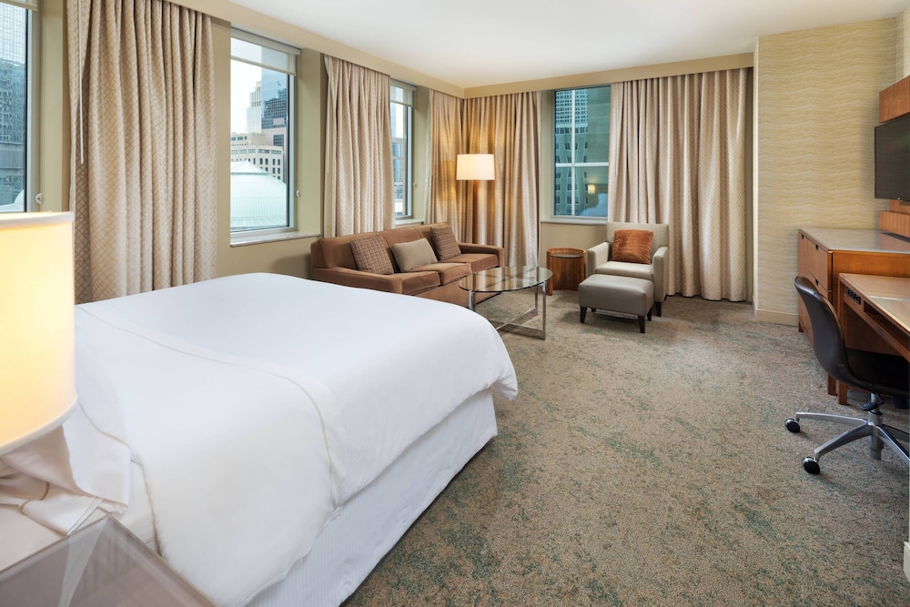 Westin, Junior Suite, 1 King Bed with Sofa bed, City View - Photo 3